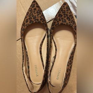 Cheetah pointed flats